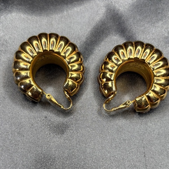 Kenneth Jay Lane Gold Textured Earrings - Picture 2 of 5